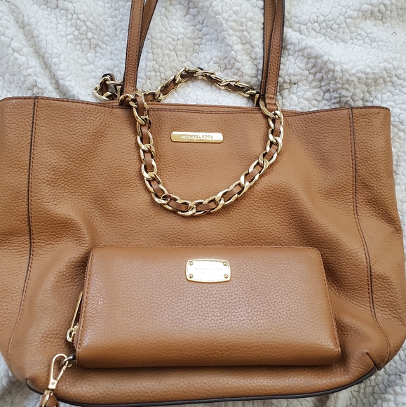 Michael Kors Harper tote and wallet - Picture 1 of 4